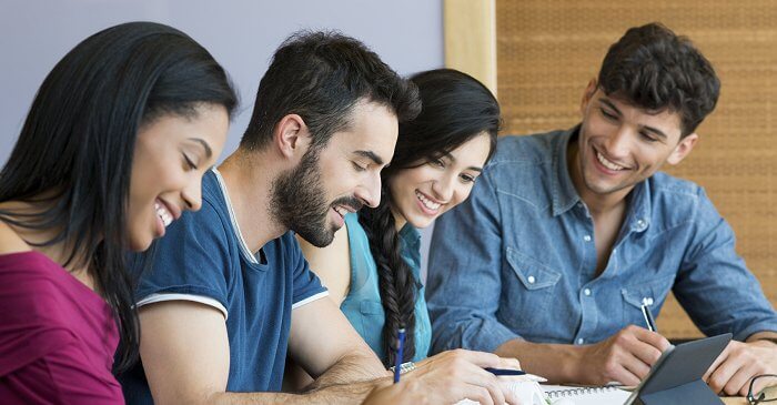 Studierende beim Lernen